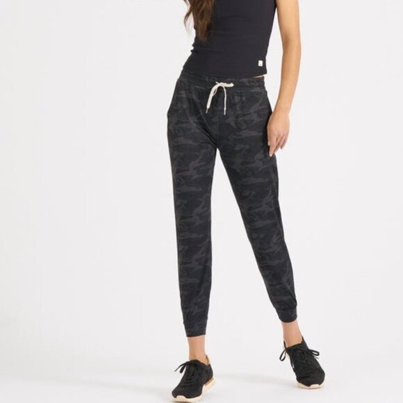 NEW With Tags Vuori Performance Jogger Black Camo XS-Long - Picture 1 of 5